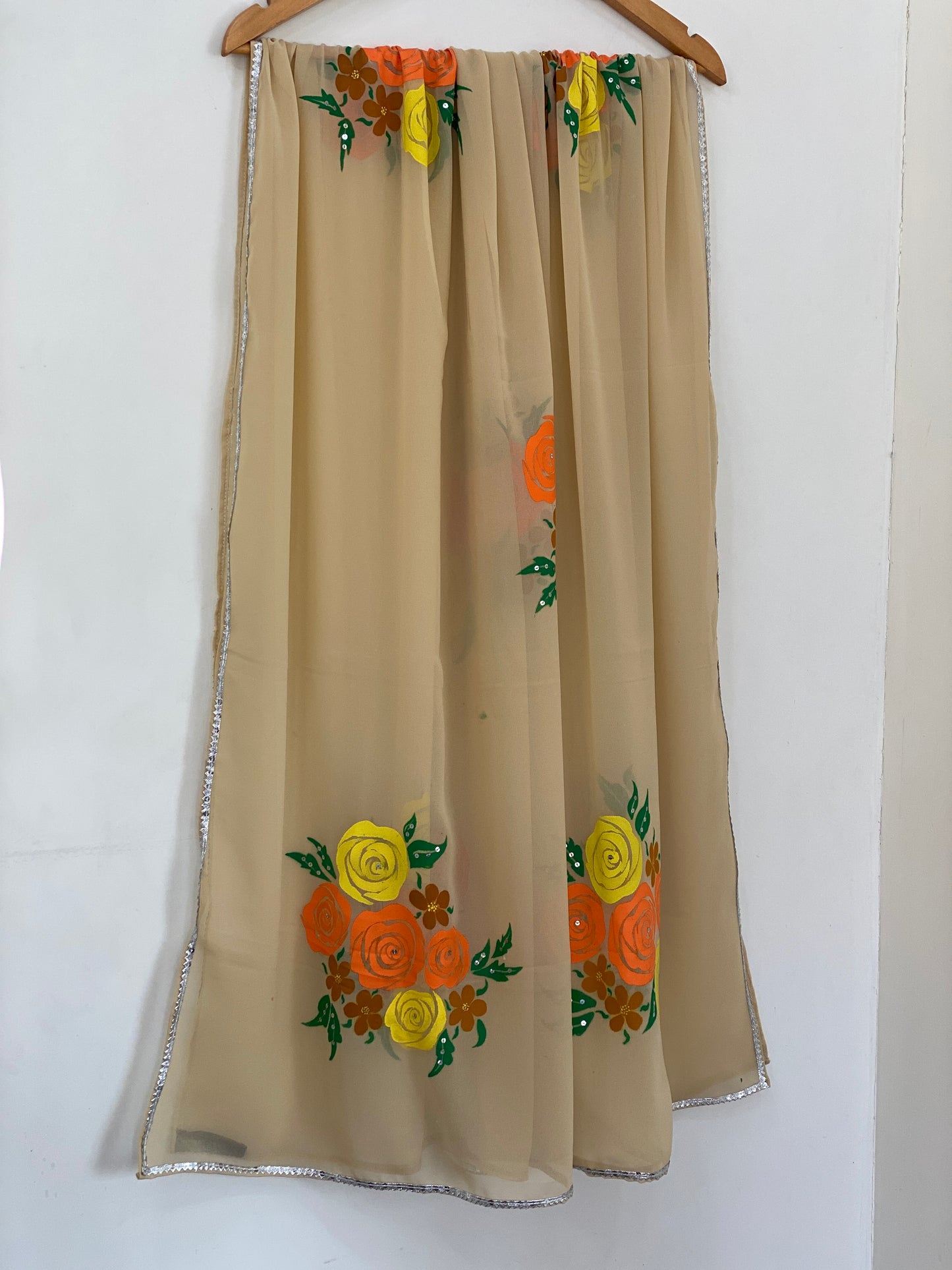 Blooming floral patterns Beige duppta